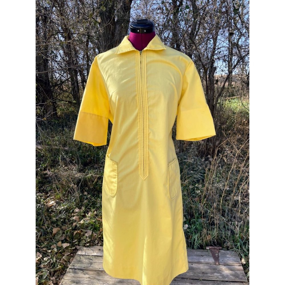 Vintage 1970s Yellow Zip Front Casual dress Front Pocket size L